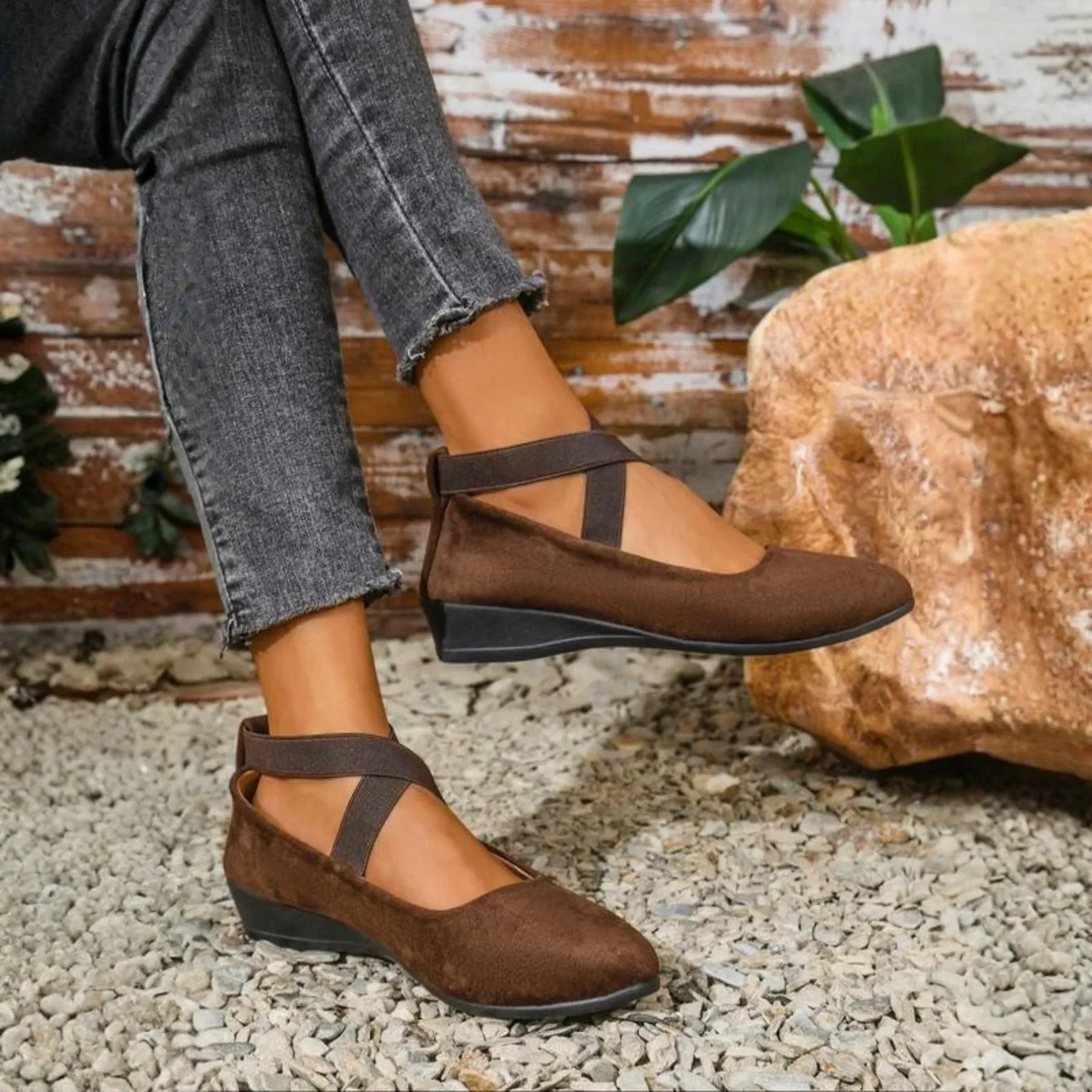 Ablysa | Bequeme Schuhe mit elastischen Riemen - Image 3